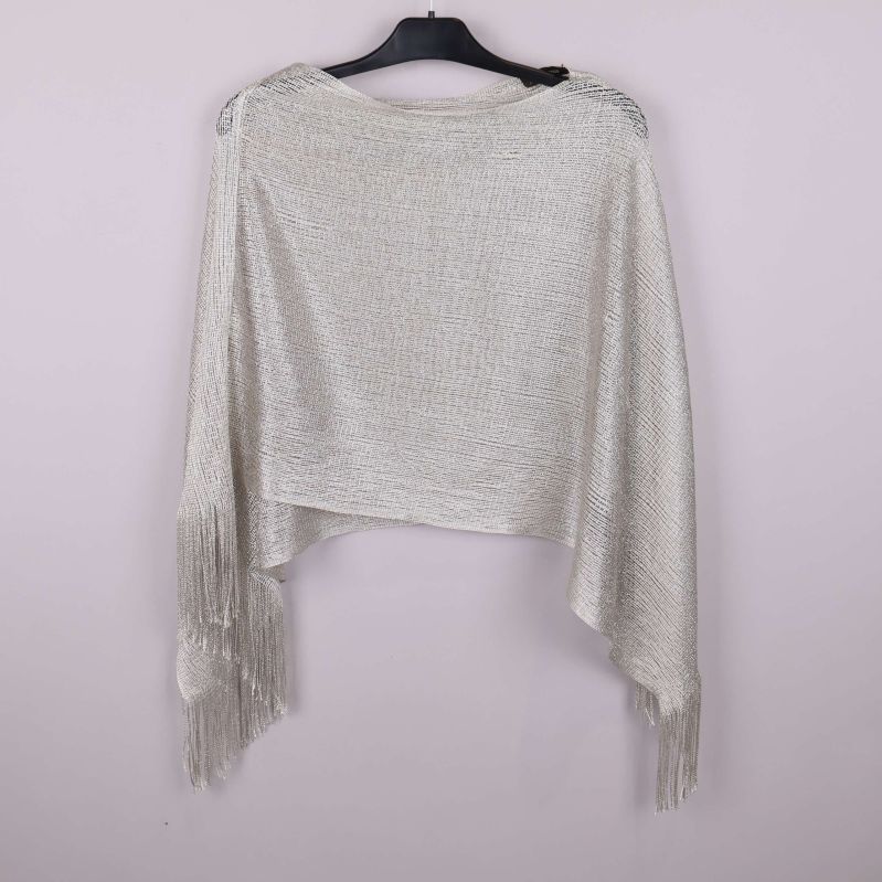 Poncho bakifrån med längre fransar på sidorna