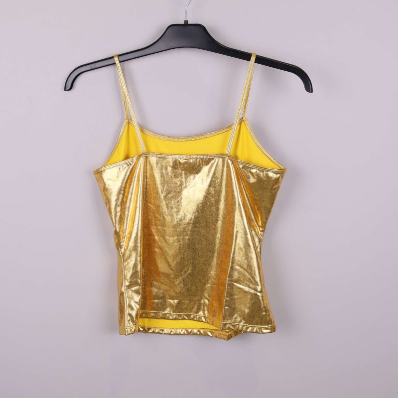 Insidan av guldig topp visar dubbelt tyg och sömmar