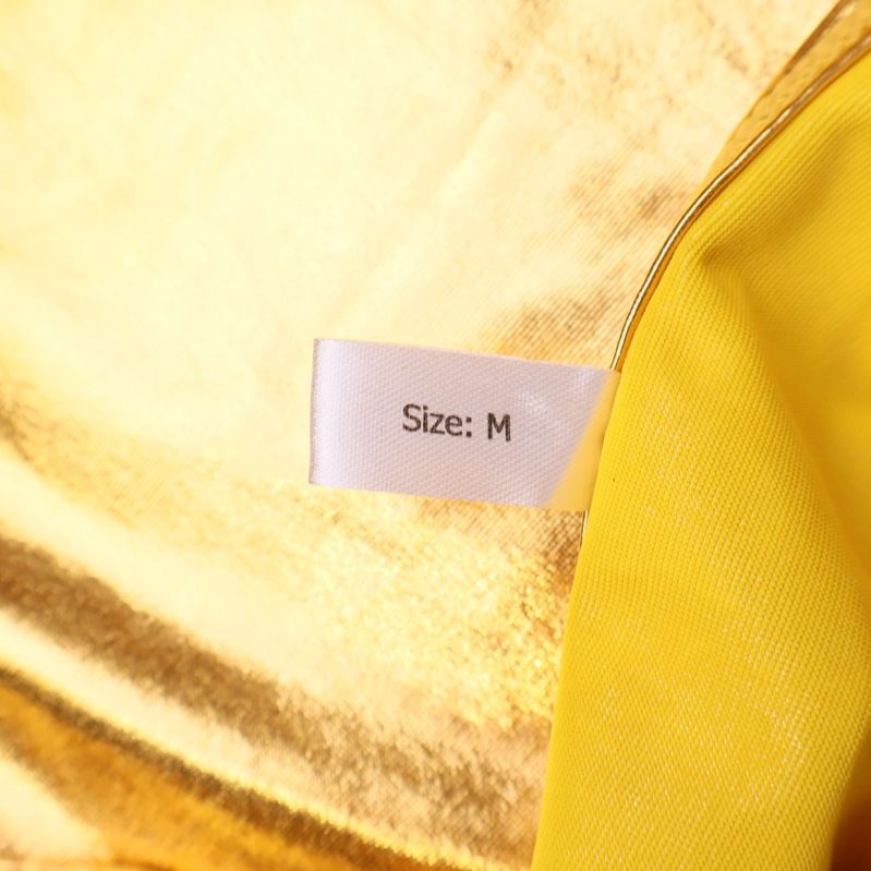 Etikett visar storlek M i vitt tyg