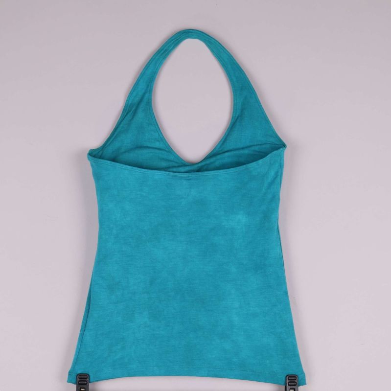 Baksida av turkost halterneck-linne utan dekorationer
