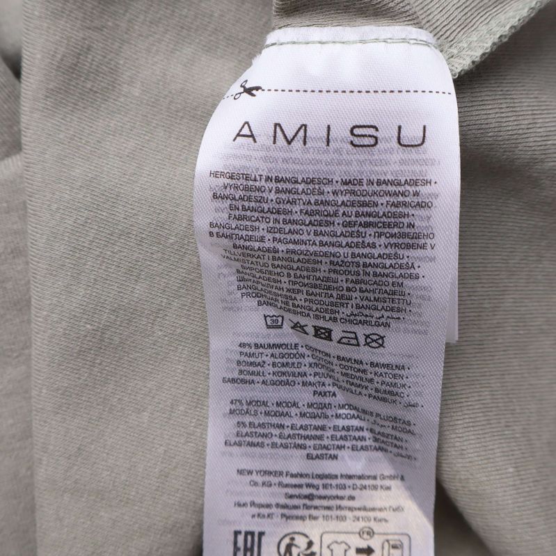 Närbild av material- och tvättetikett på linnet