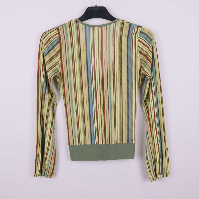 Baksida av topp med vertikala färgränder och grön kant