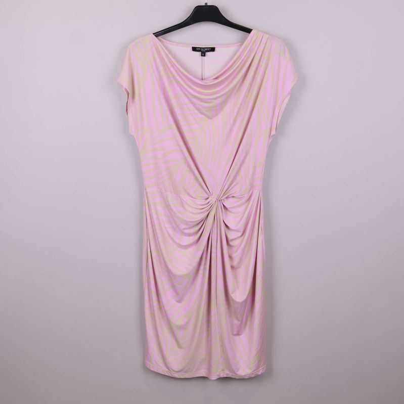 Ljusrosa mönstrad midiklänning med draperad midja på galge