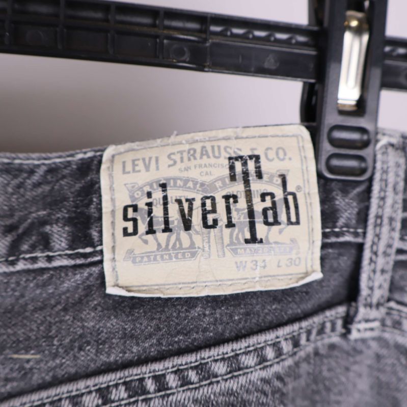 Levi’s SilverTab etikett och storlekslapp på linning