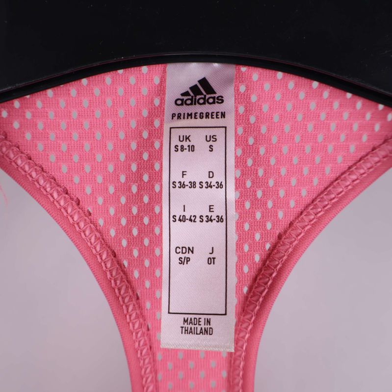 Storleks- och materialetikett från Adidas med information