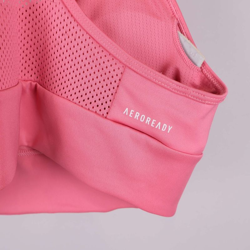 Detalj av sidan på bh:n med texten AEROREADY