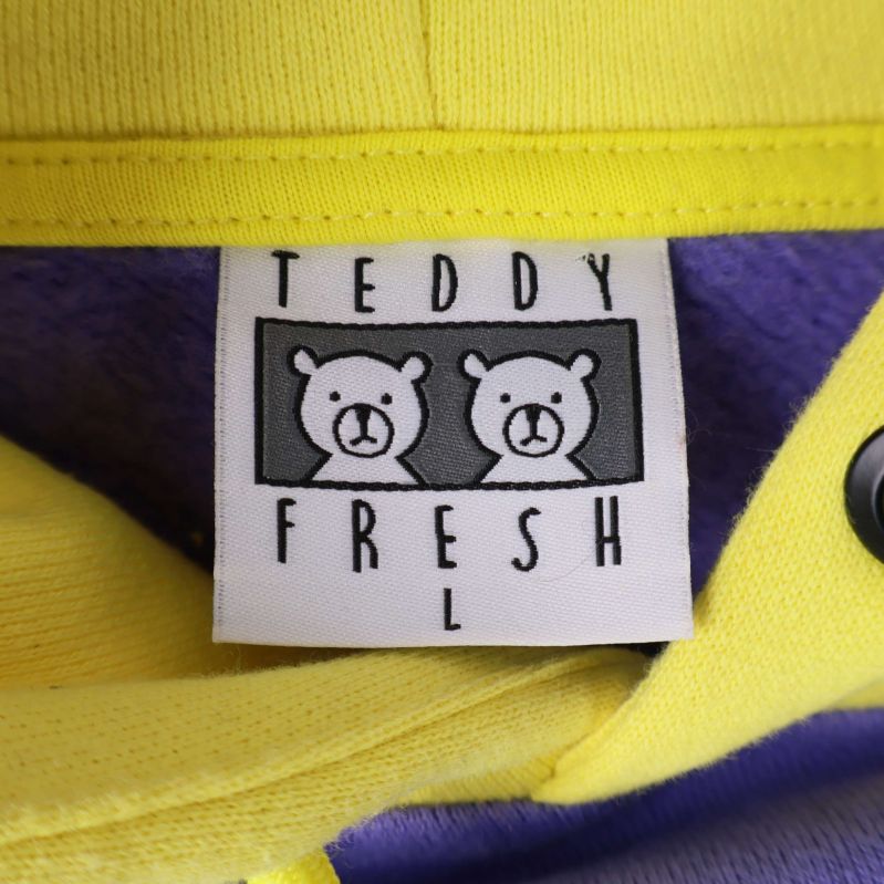 Närbild på Teddy Fresh-märkeslapp i kragen