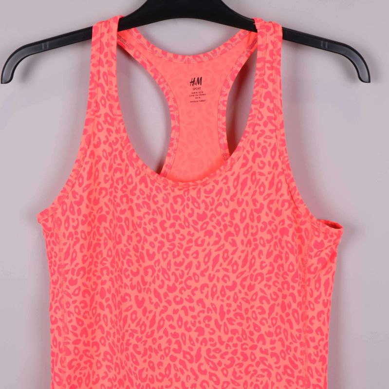 Övre delen av träningslinnet i korallfärg