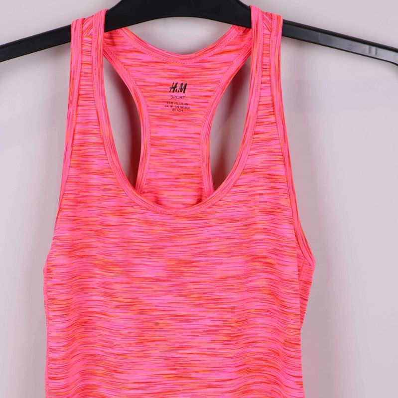 Övre framsida på sportlinne med fokus på krage