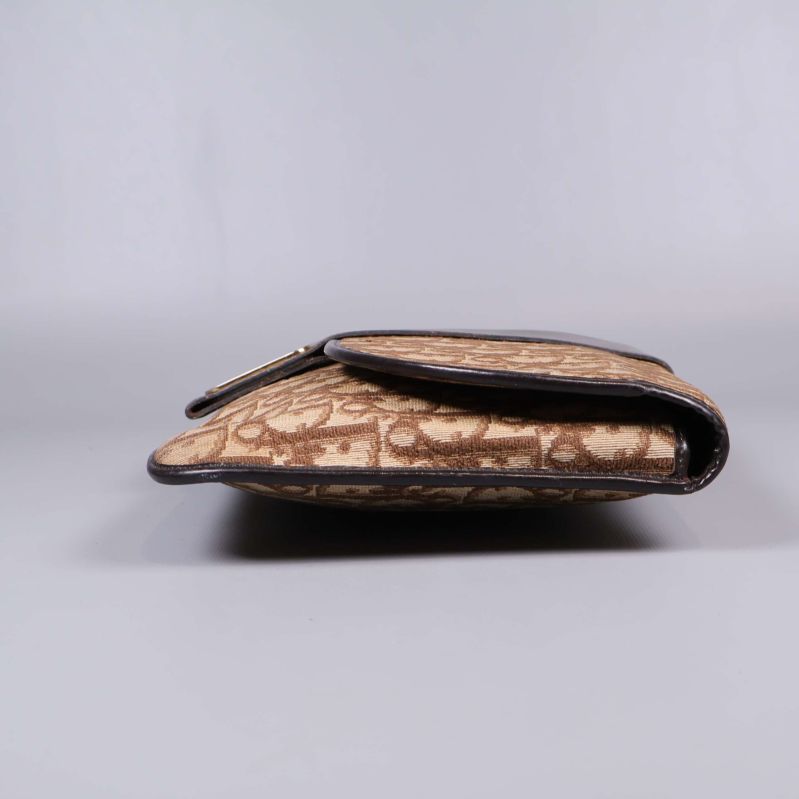 Väskan sedd från sidan 