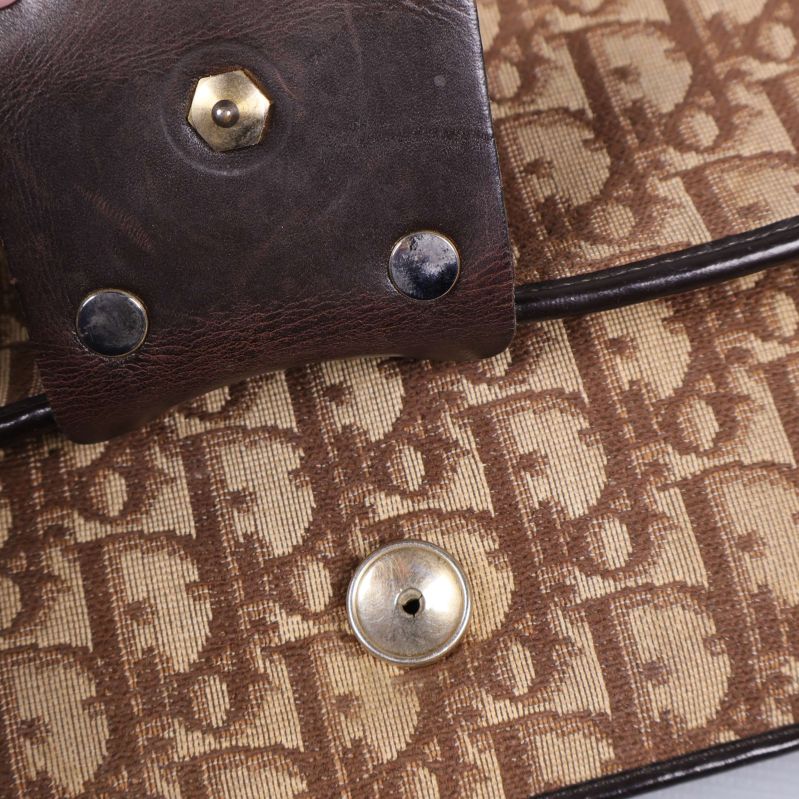 Knäppe på clutch