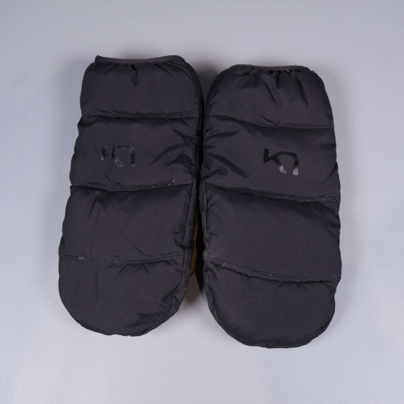 Översikt av båda svarta tumvantar framifrån