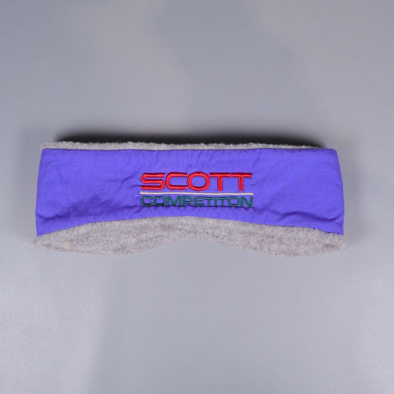 Framsidan av lila pannband med grå fleece