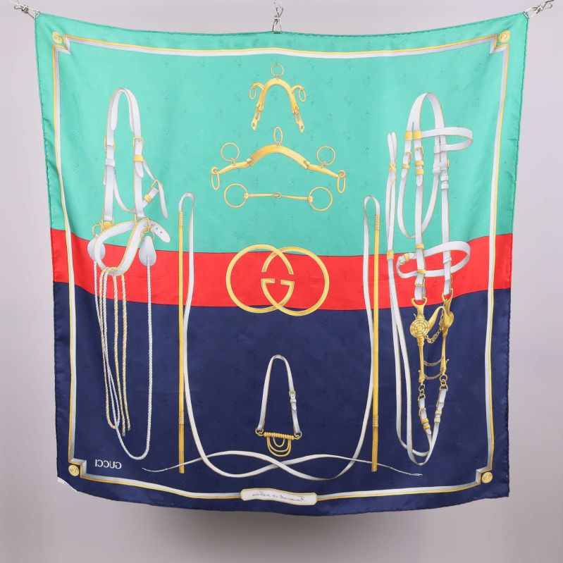 Scarf upphängd, bakifrån