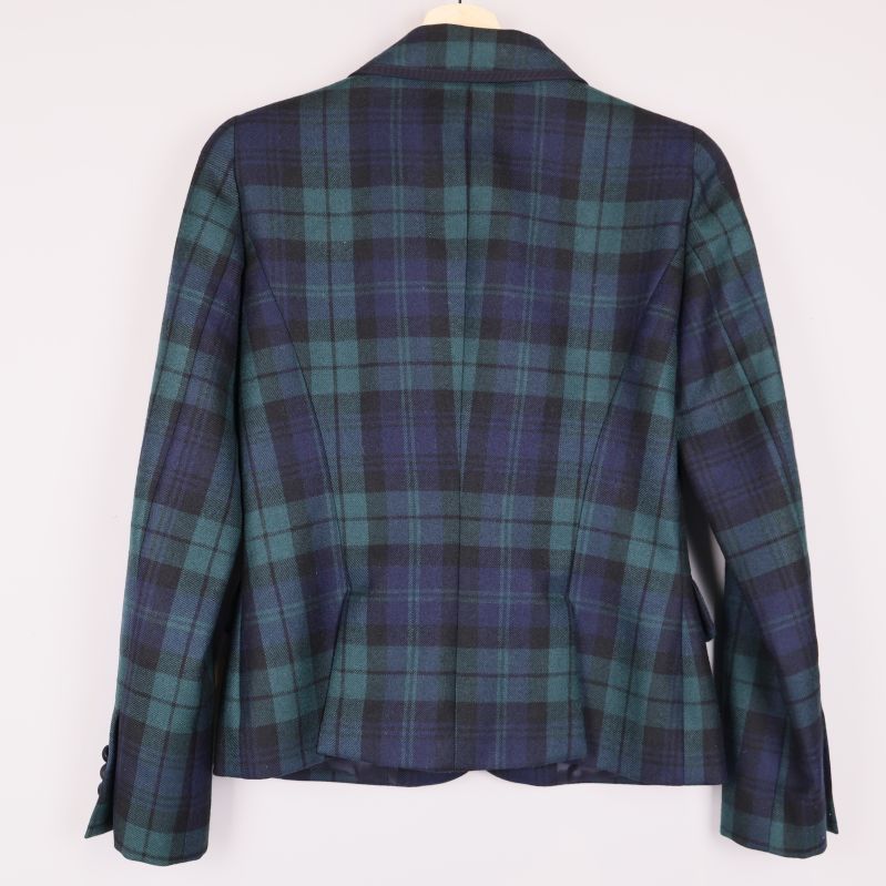 Baksida av rutig kavaj med markerad midja