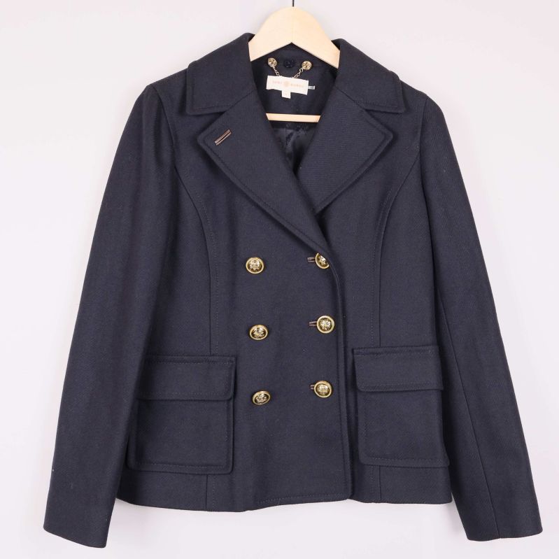 Marinblå skepparkavaj med dubbla knappar framifrån