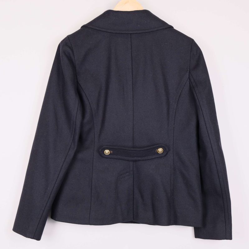 Marinblå skepparkavaj bakifrån med knapprad i ryggen