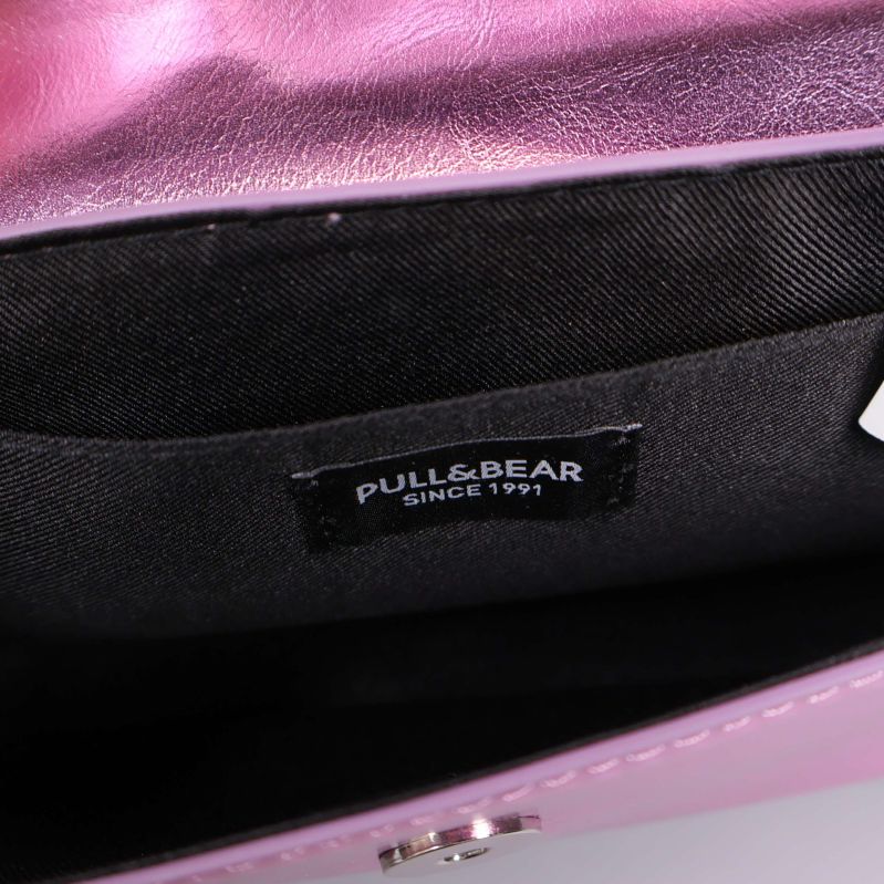 Pull&Bear etikett synlig i väskans insida