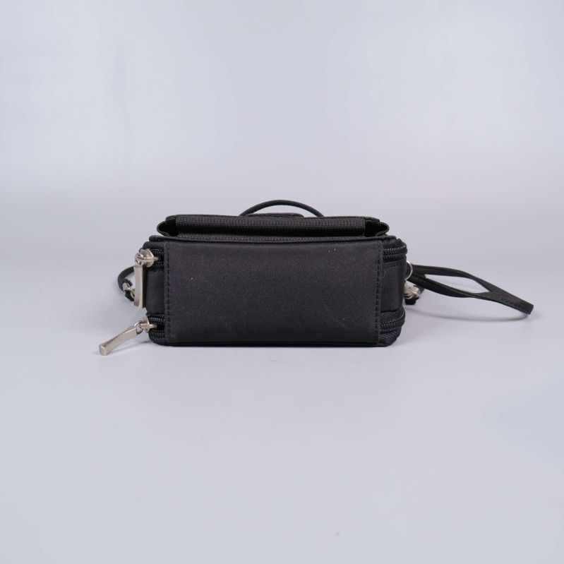 Väska sedd underifrån med förstärkt botten