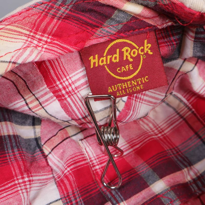 Närbild på Hard Rock Café-etikett inuti kepsen