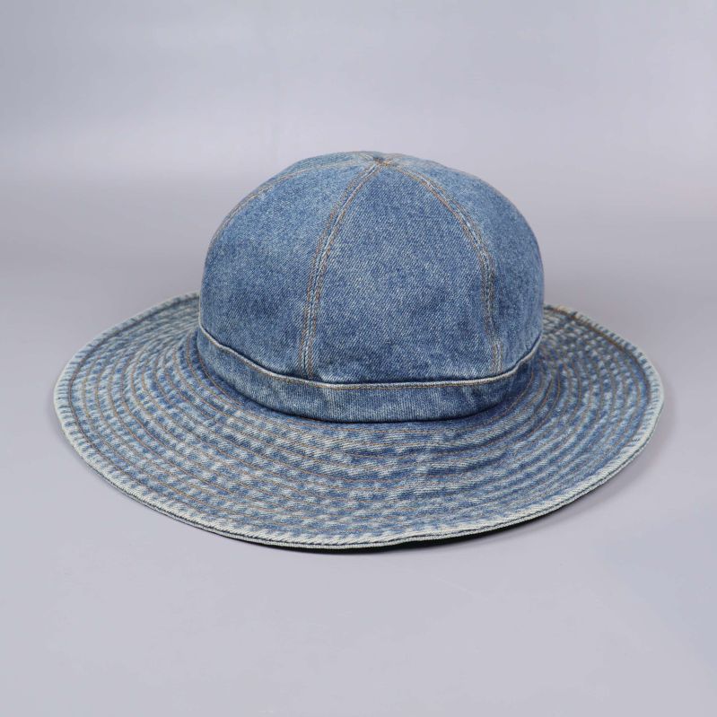 Solhatt i blå denim med bred skärm