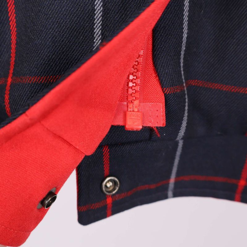 Dragkedja släppt lite vid söm