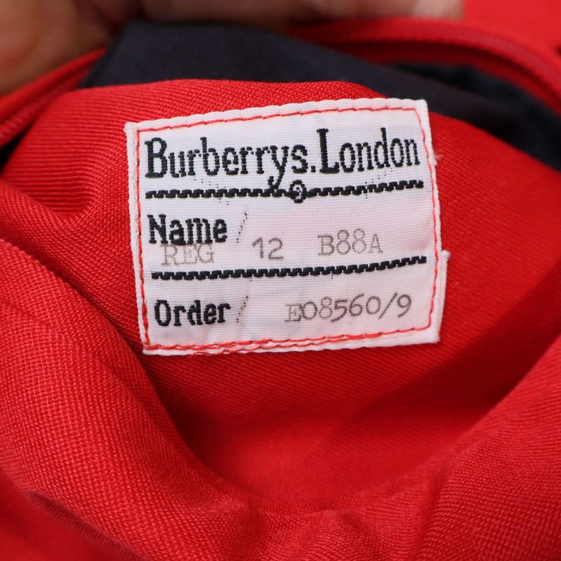 Etikett med Burberrys London på insidan av jackan