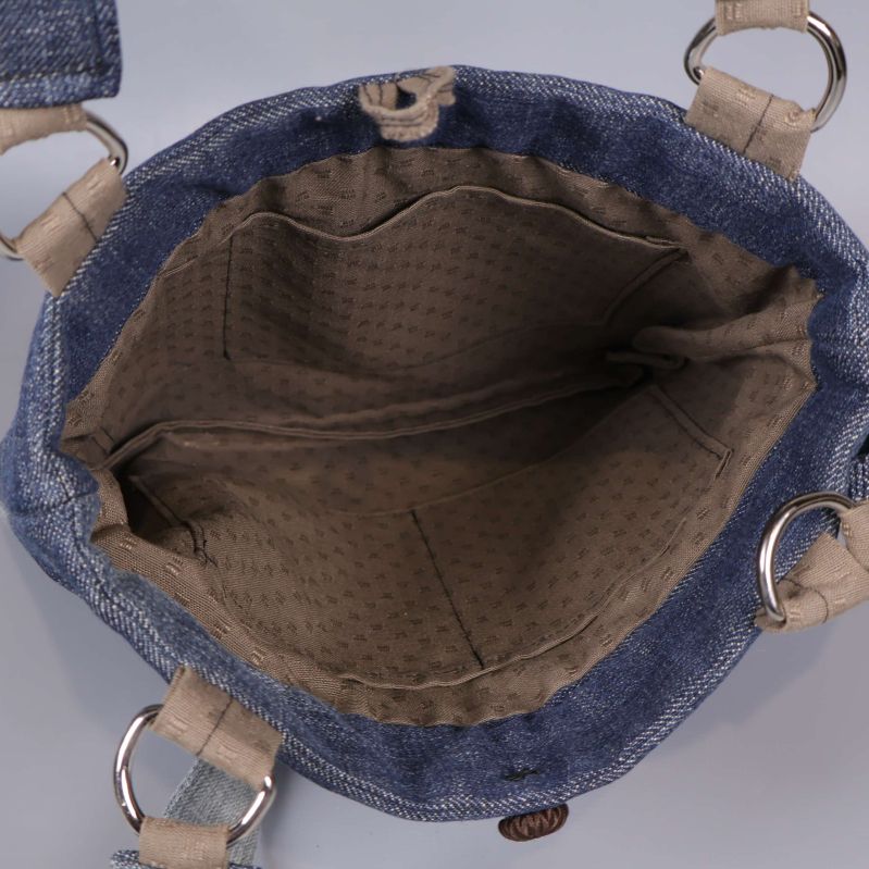 Invändigt huvudfack i jeansväska med små innerfickor