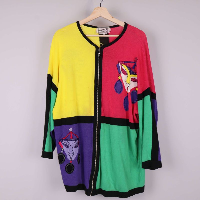 Kofta med färgrika block och mönster framtill