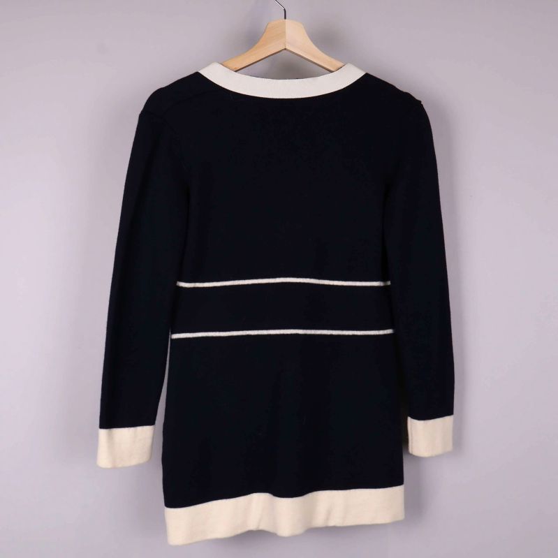 Koftans baksida med vita ränder 