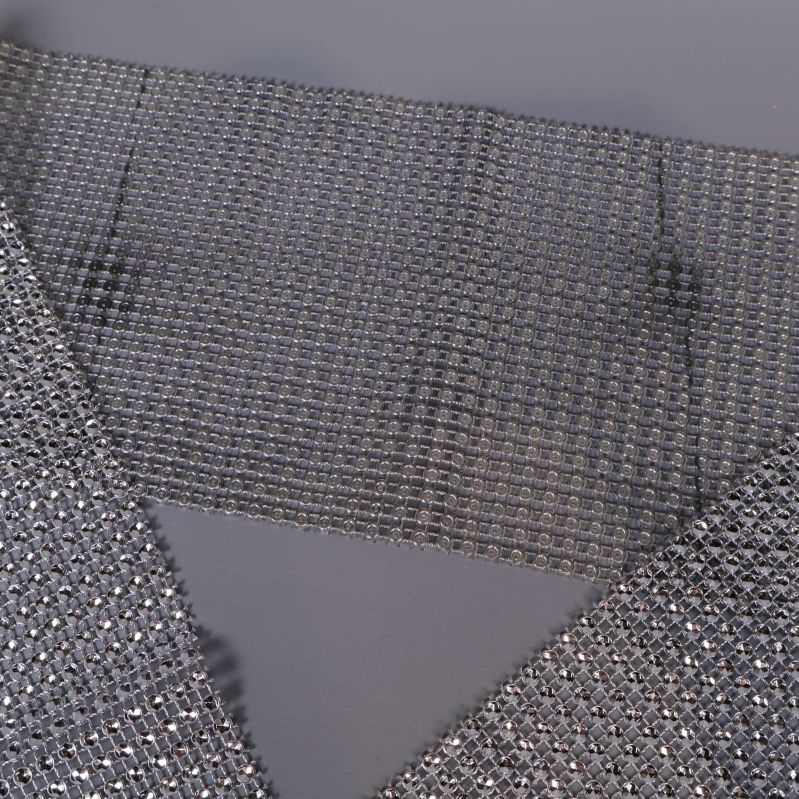 Närbild på strasspaljéns glittrande detaljer