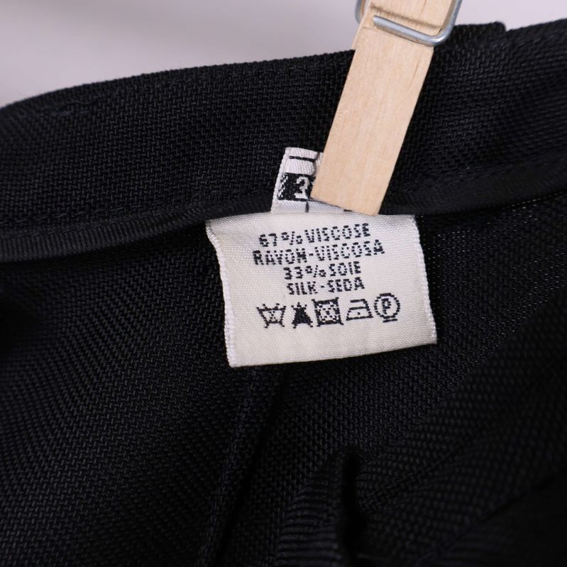 Materialetikett med information om viskos och siden