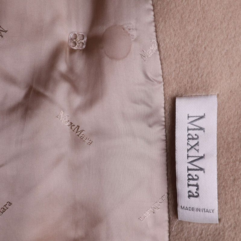 Max Mara-etikett och logo i fodret