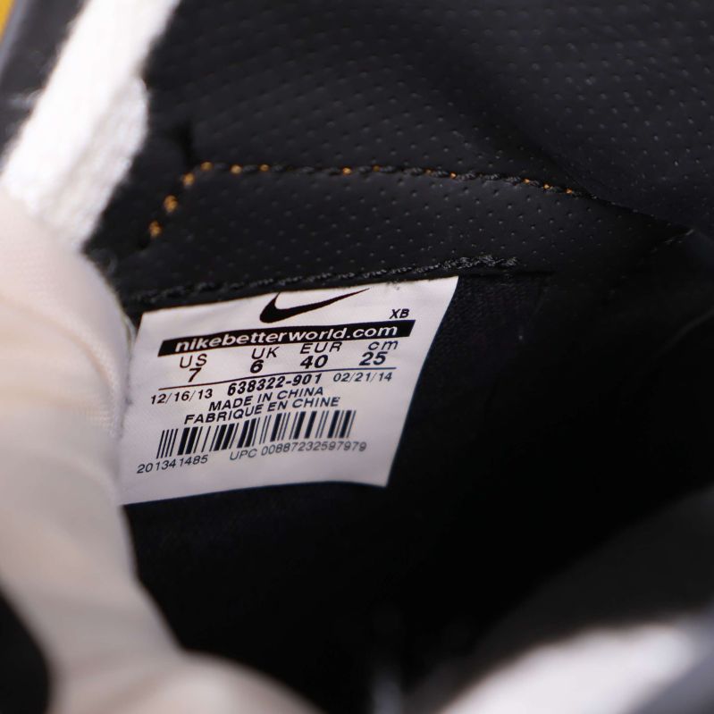 Etikett i innersko med information om Nike och storlek 40