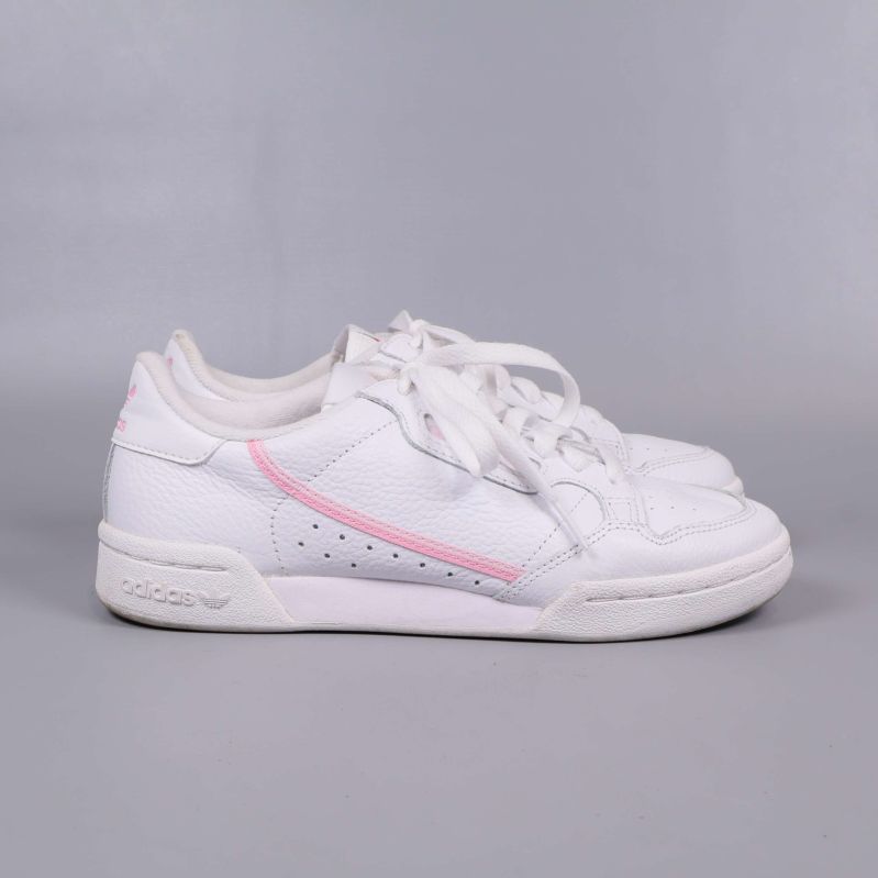 Sneakers i vitt med rosa detalj, andra sidovy