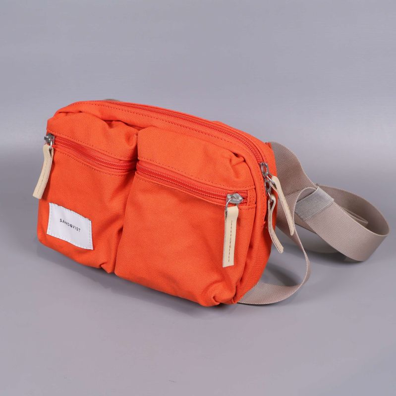 Orange axelväska med två framfickor och beige rem