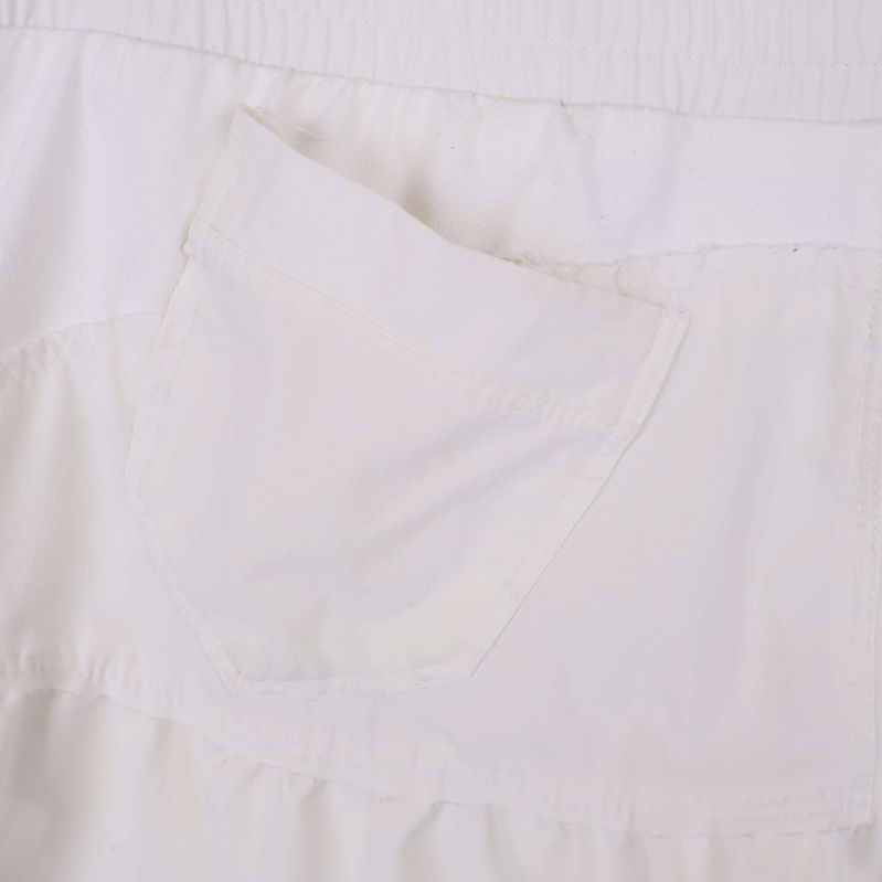 Bakficka i närbild på sportshorts