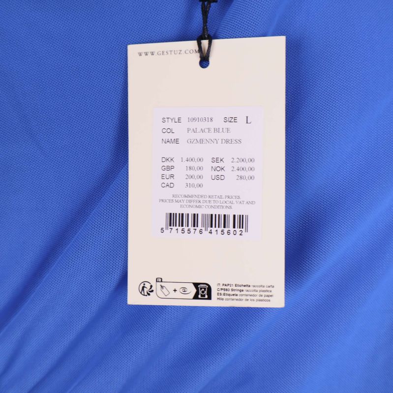Produktetikett med storlek och färg för blå klänning