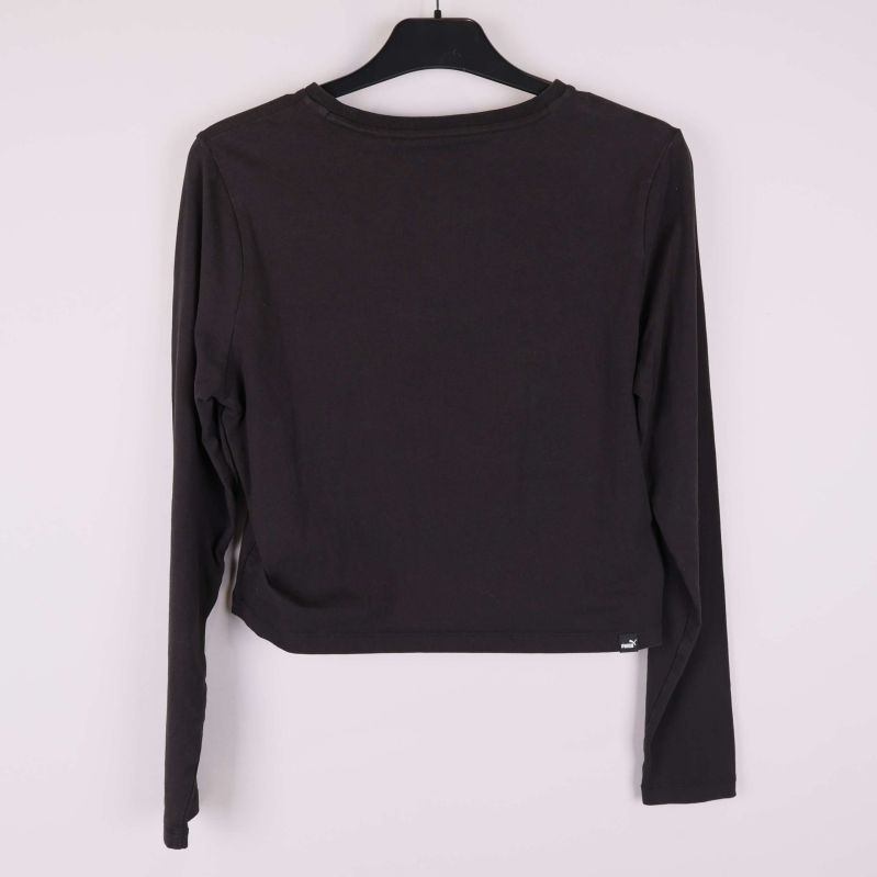 Baksida av svart långärmad crop top utan tryck