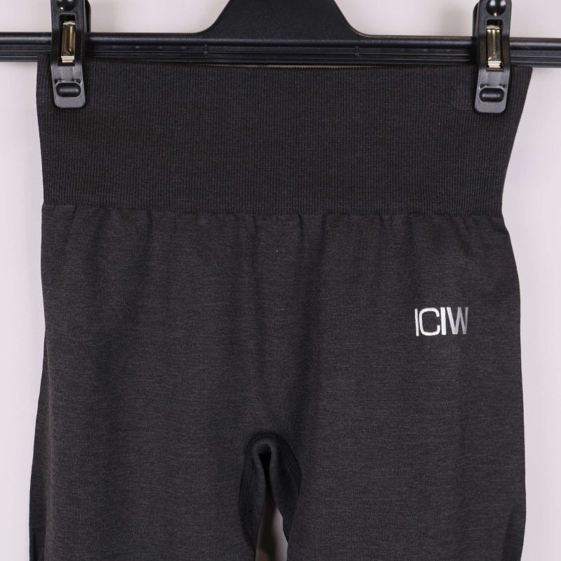 Hög midja och resårband på träningstights