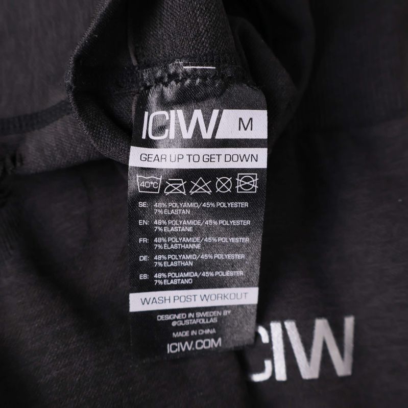 Tvättråd och storlekslapp med materialinfo ICIW M