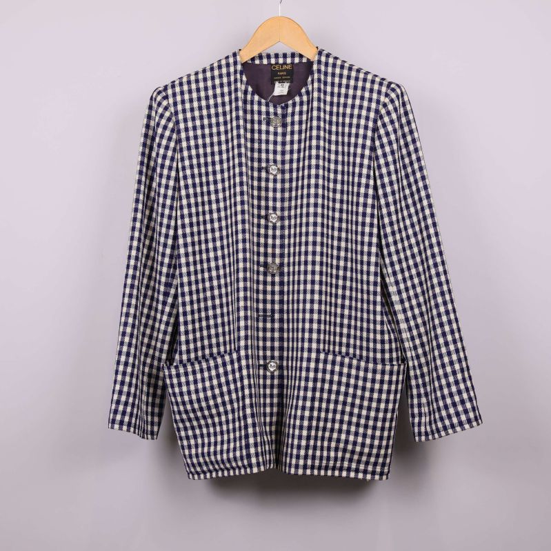 Framsida på rutigt kavaj med knappar och fickor