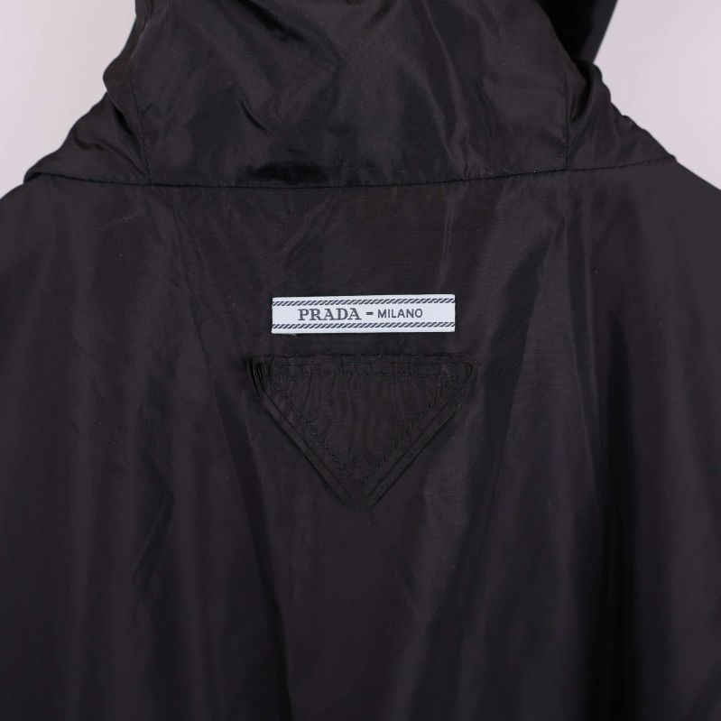 Prada Milano etikett inuti jackan