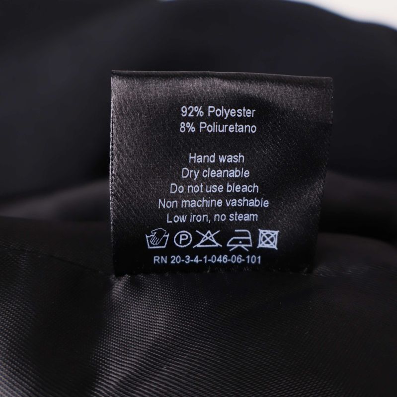 Materialetikett med information om polyester och polyuretan