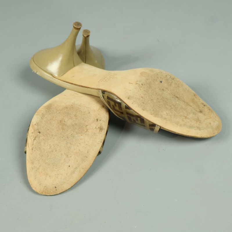 Slitage på sulor, Fendi sandaler med klack