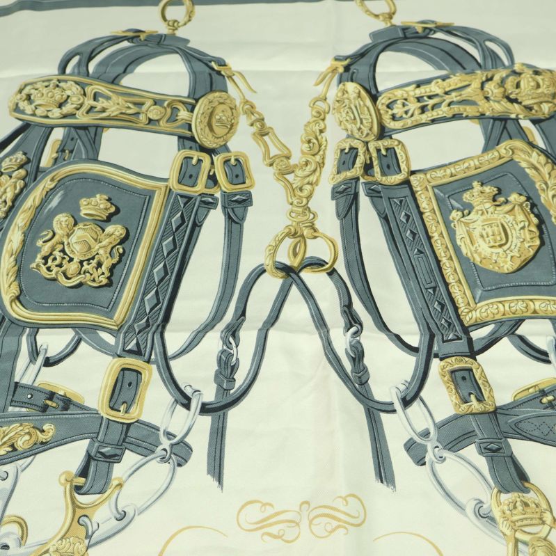 Detaljerat motiv med hästselar och guldfärgade inslag