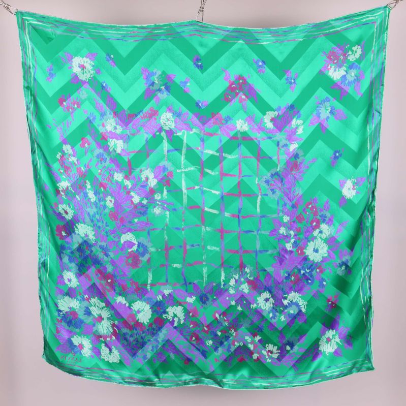 Flerfärgad scarf med blomdetaljer