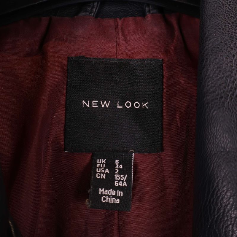 Närbild på etikett med New Look-logga i jacka