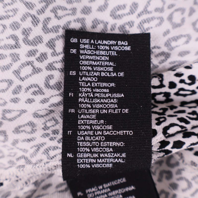 Materialetikett med texten 100% viskos