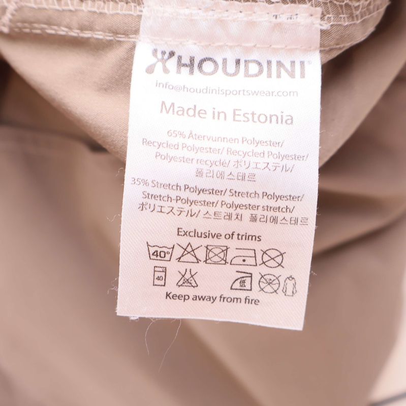 Materialetikett med information om polyester och stretch